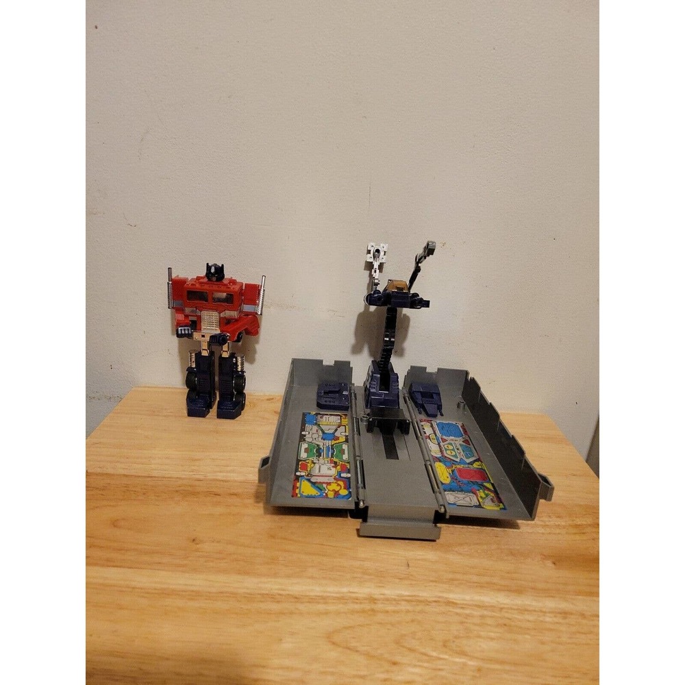 Vintage 1980s Takara Transformers Autobots Optimus Prime Action Figure